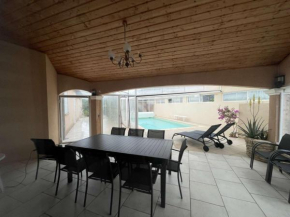 Villa 11 Pers à Vallon-Pont-d'Arc - Piscine Privée, 5 Ch, Jardin, Proche Centre - FR-1-382-213